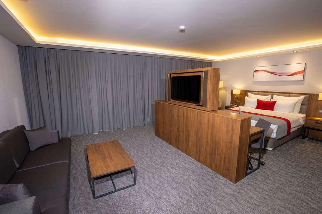 Ramada By Wyndham Aliaga Hotel 4*