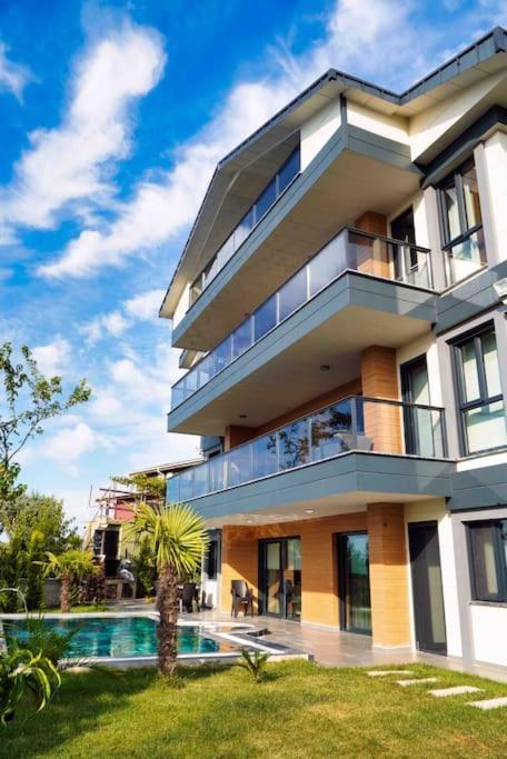 Luxury Four Fourlex Villa