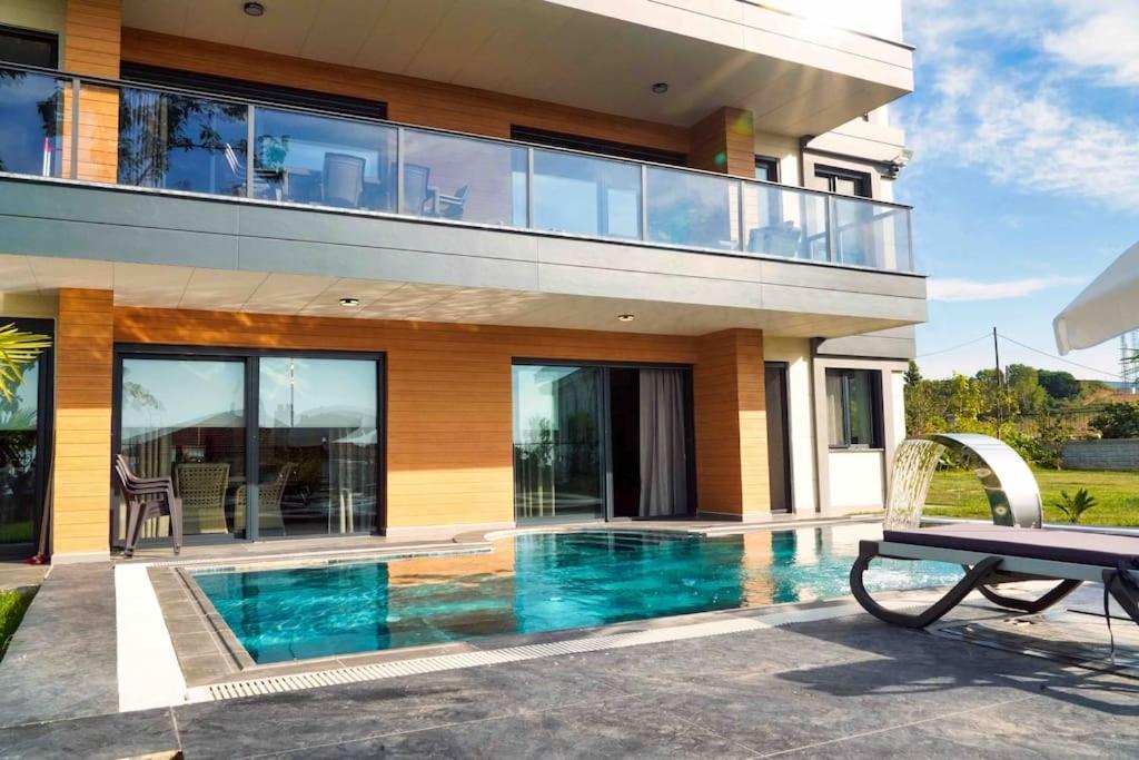 Luxury Four Fourlex Villa *