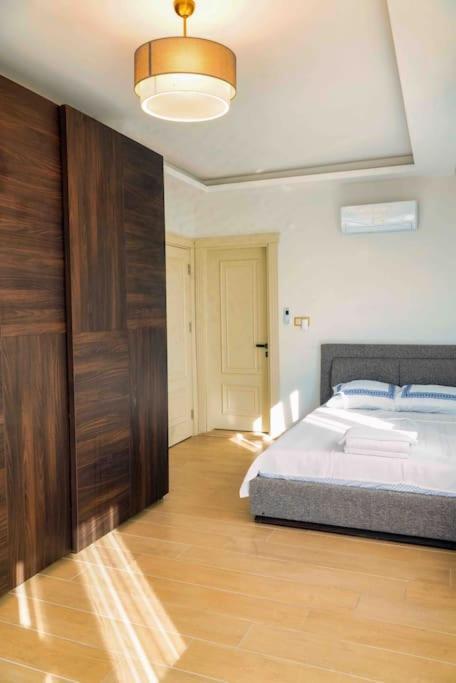 Luxury Four Fourlex