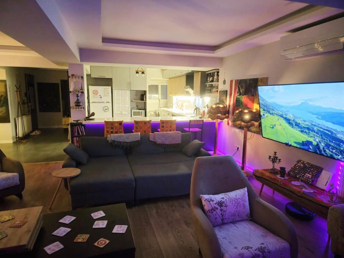 Apartment Elegant & Cozy Retreat Home, Center Gem By The Seaside, Steps From The Tram Izmir