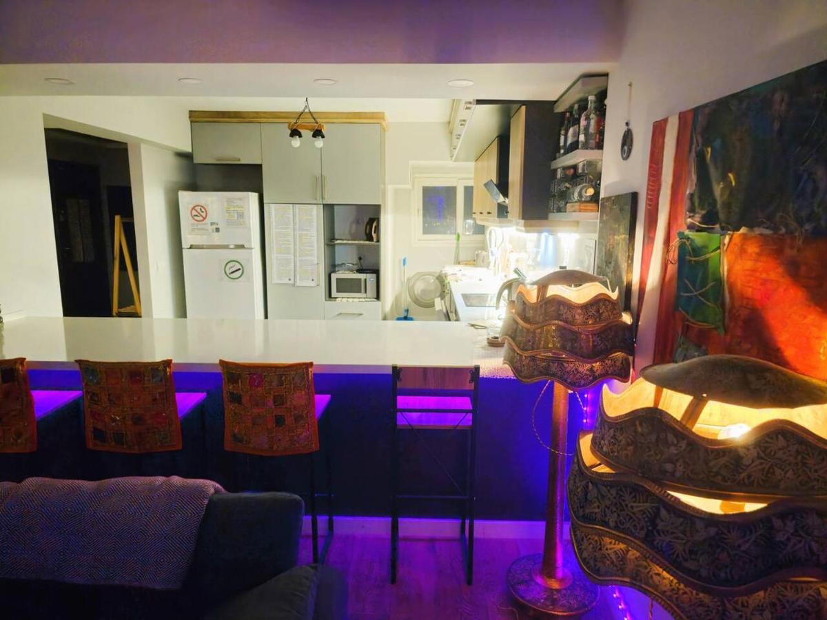 Elegant & Cozy Retreat Home, Center Gem By The Seaside, Steps From The Tram Izmir