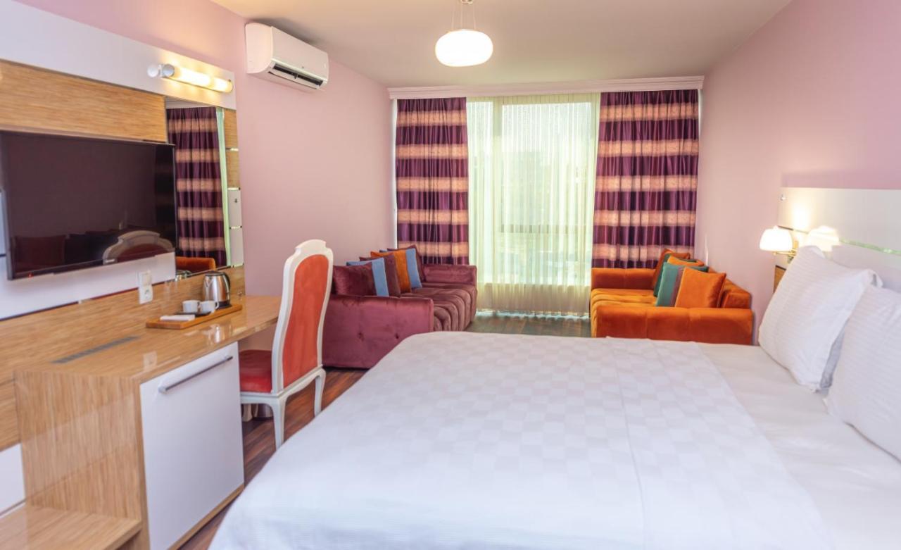 Hotel Tok Epik *