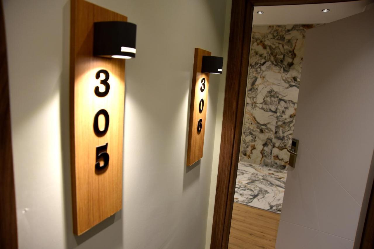 Edwin Hotel *