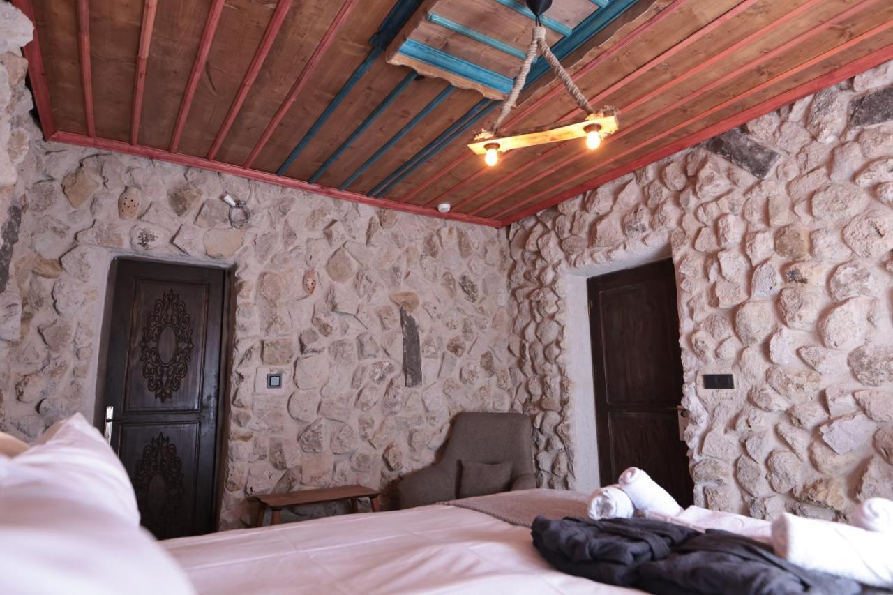 Stone Owl & Restaurant Hotel 3*