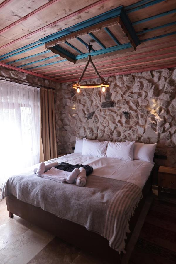 Hotel Stone Owl & Restaurant