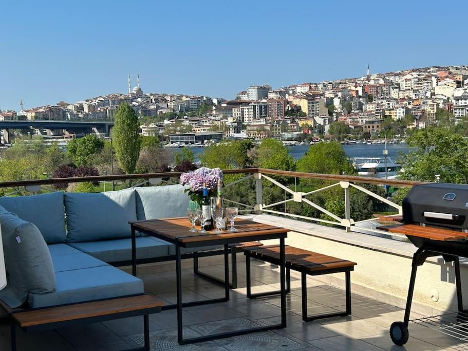 Holiday home Waterfront By The Tram - Private Terrace With Dome & Golden Horn View In Fatih *