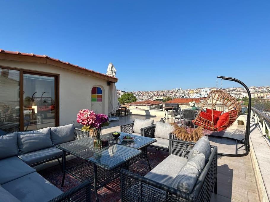 Waterfront By The Tram - Private Terrace With Dome & Golden Horn View In Fatih *