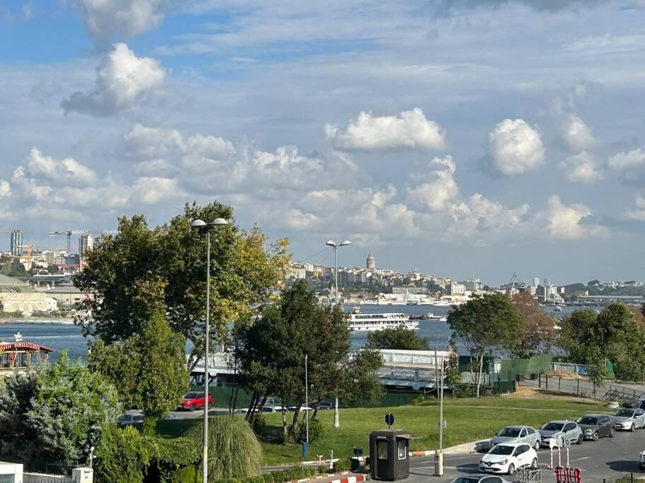 Waterfront By The Tram - Private Terrace With Dome & Golden Horn View In Fatih Istanbul