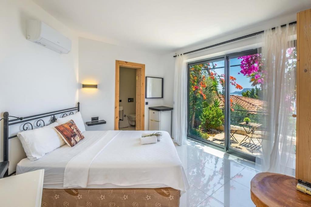 Jasmine Peninsula Villa *