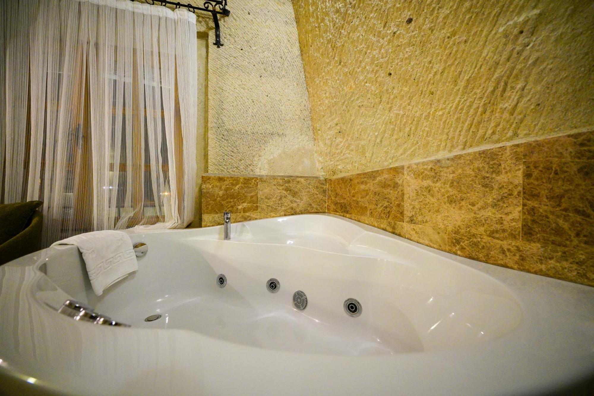 Cave Saksagan Hotel 2*