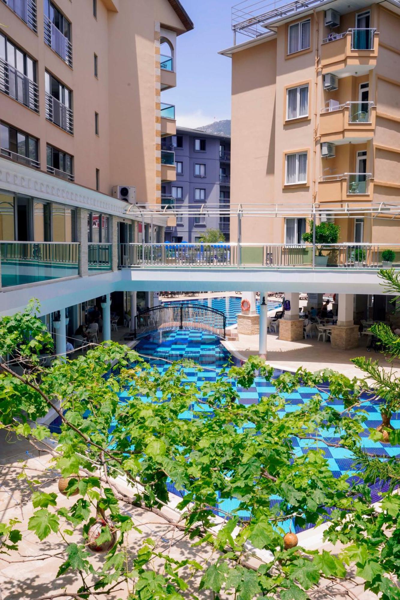 Tac Premier & Resort