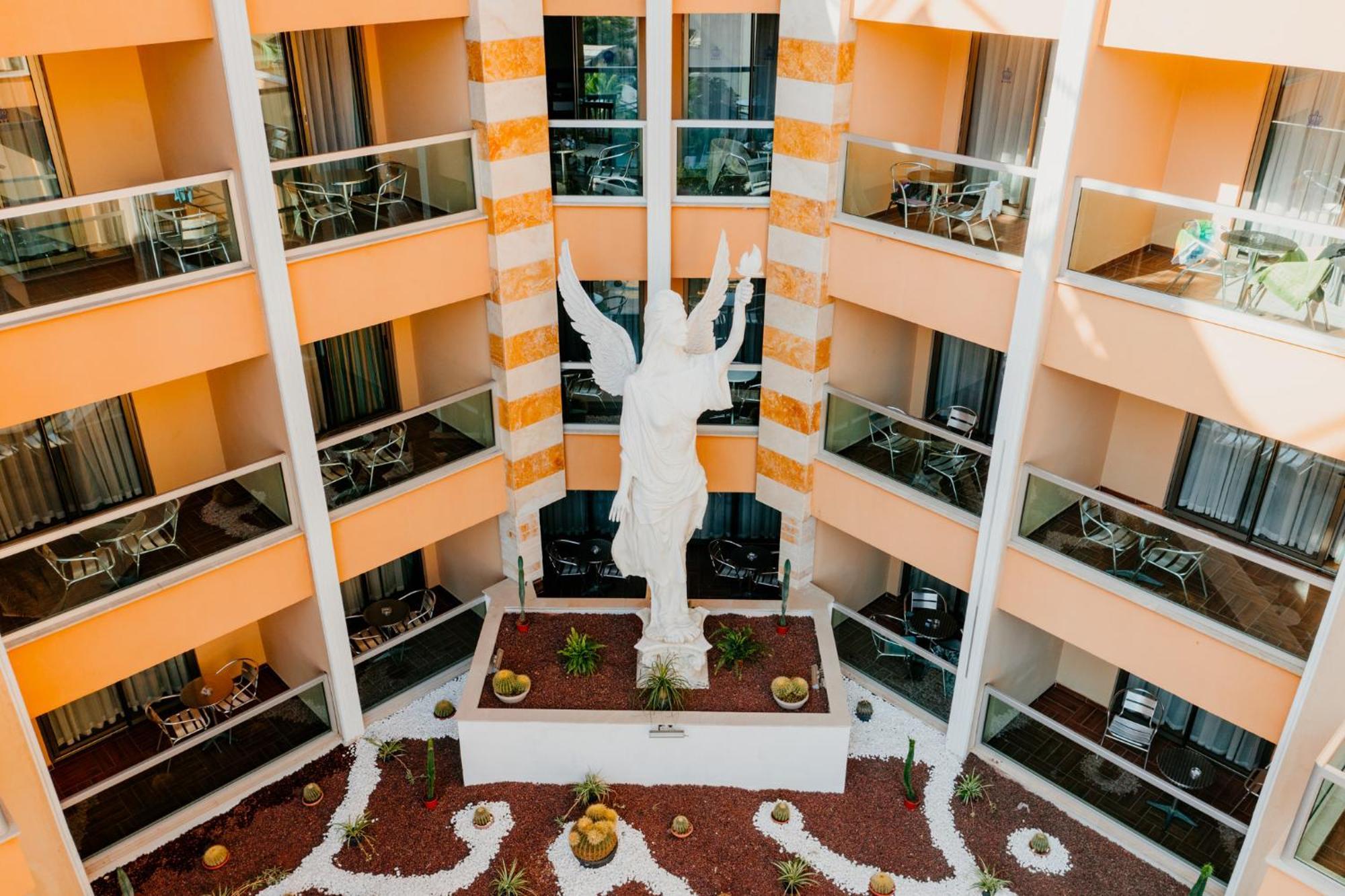 Tac Premier & Resort 4*