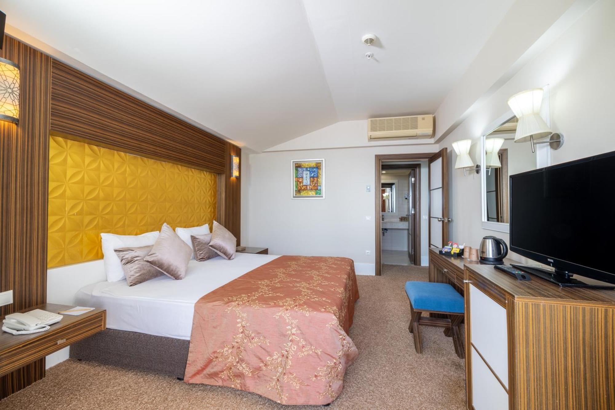 Crystal Family & Resort 5*