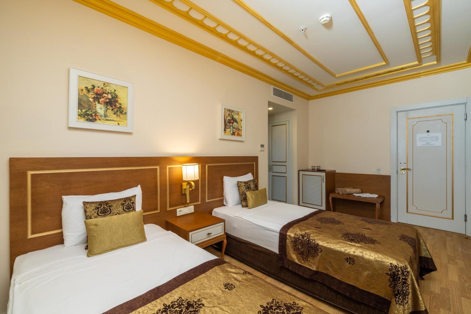 Resort Crystal Palace Luxury &