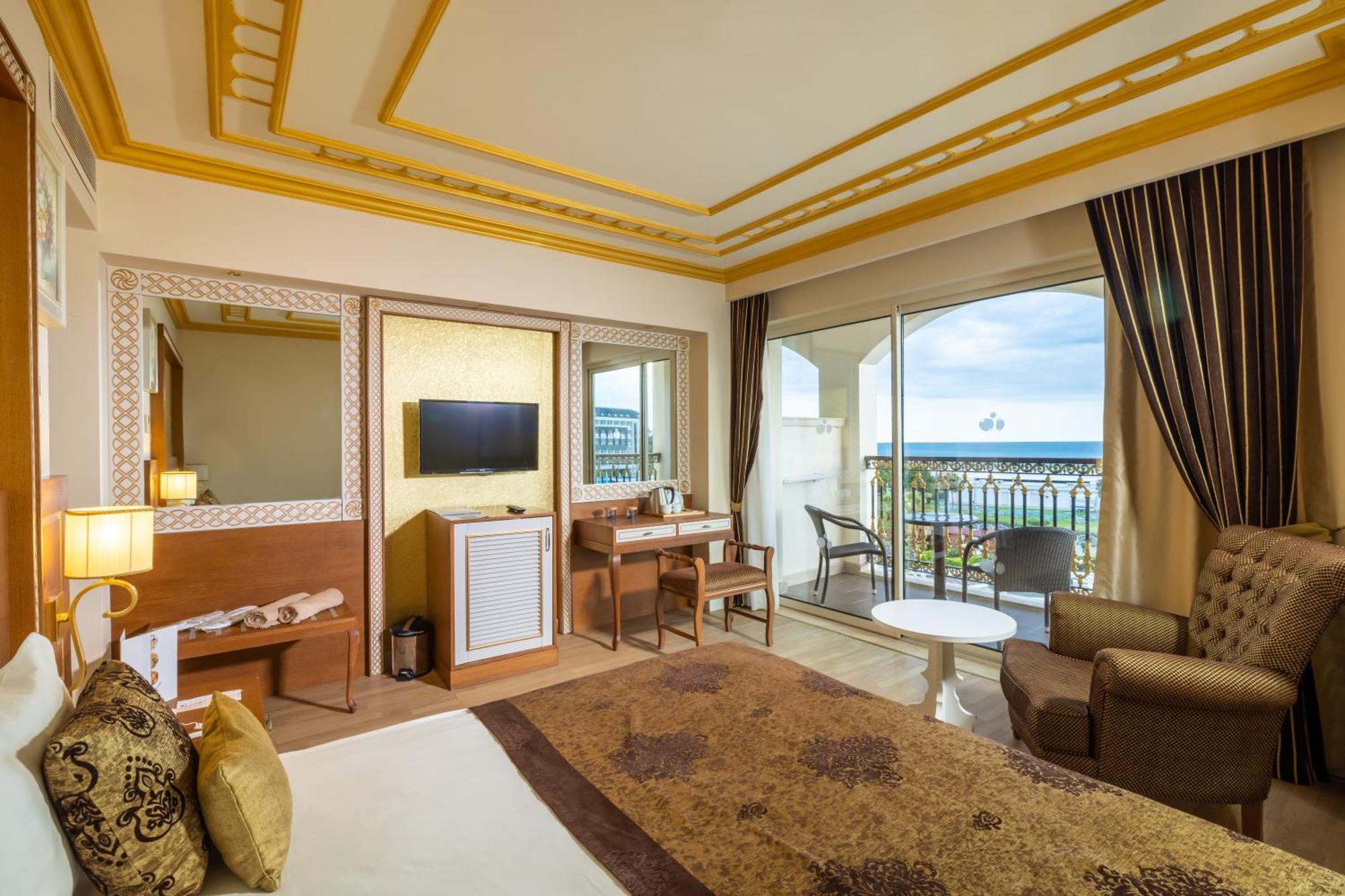 Resort Crystal Palace Luxury & Side