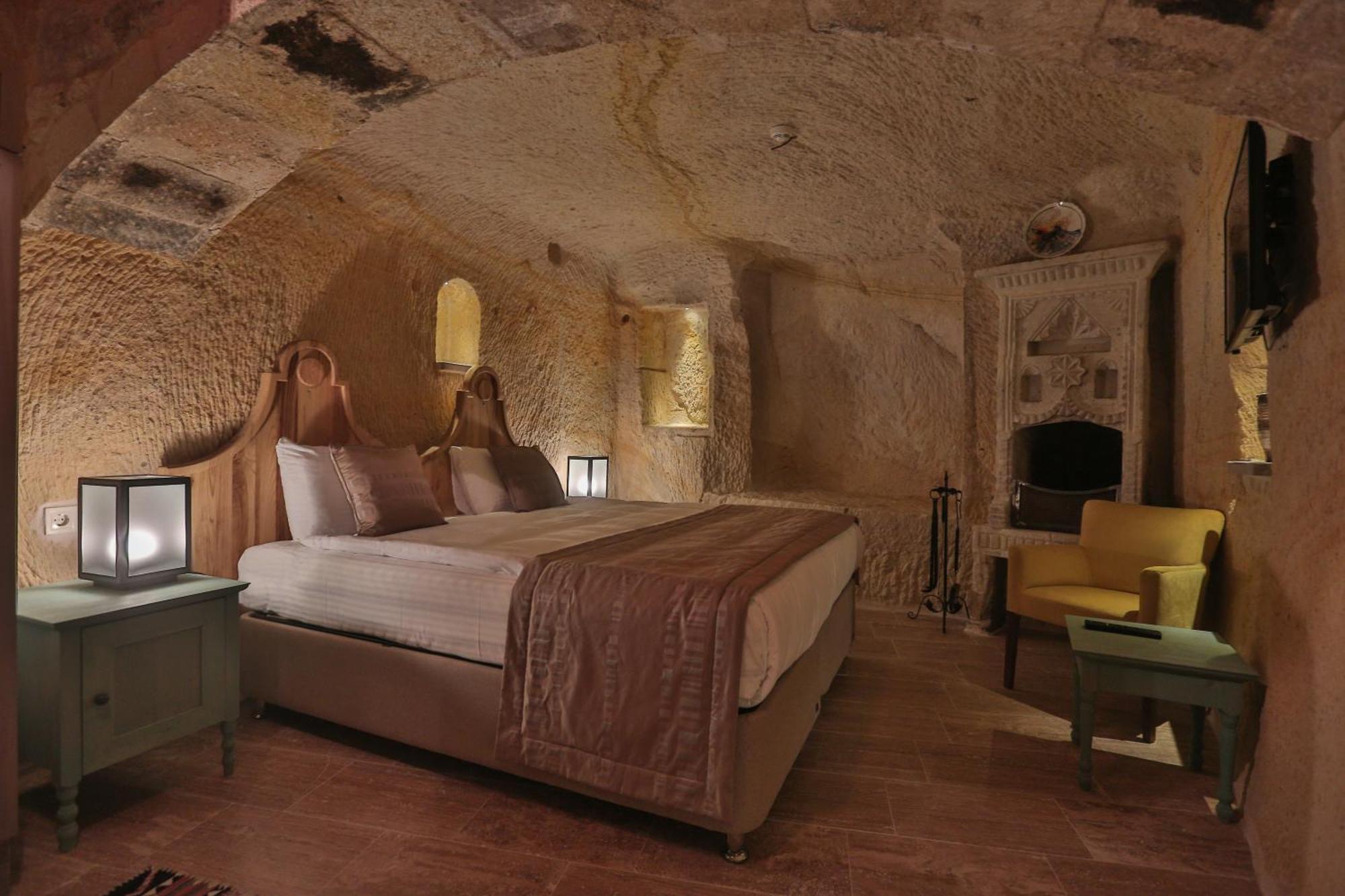 Hotel Acropolis Cave