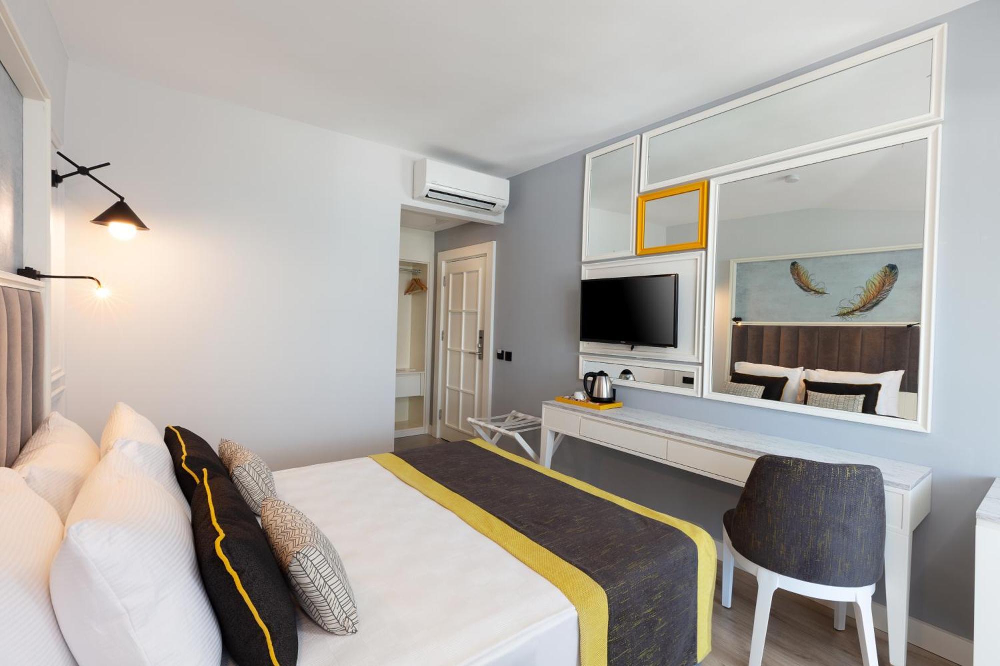 The Raga Ultra (adults Only) 5* Side