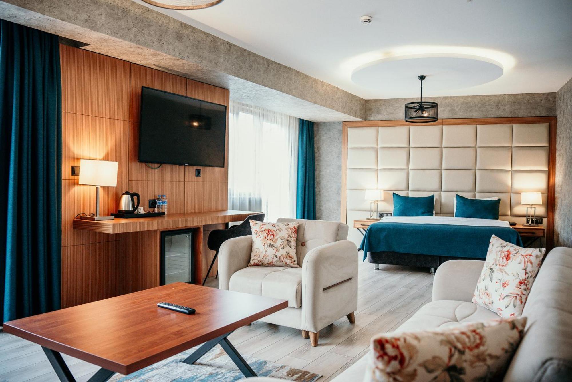 Grand Vaves Hotel 4*