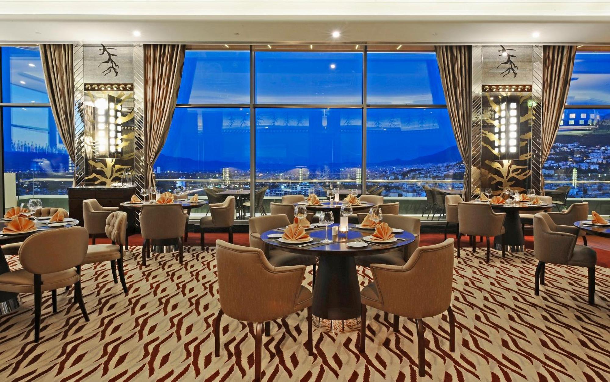Crowne Plaza Convention Center & Thermal By Ihg 5*