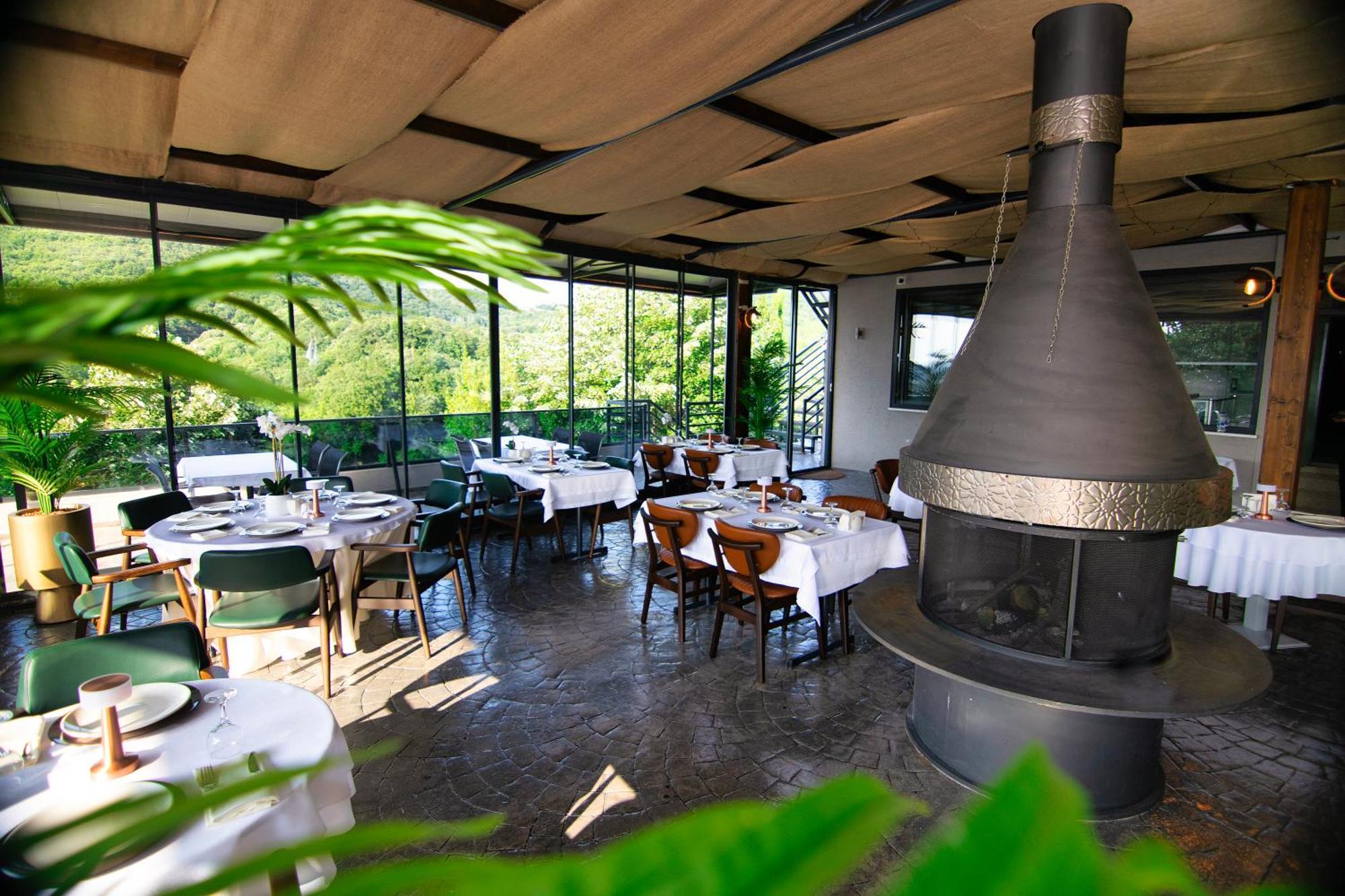 Vela & Hotel Yalova (Yalova)