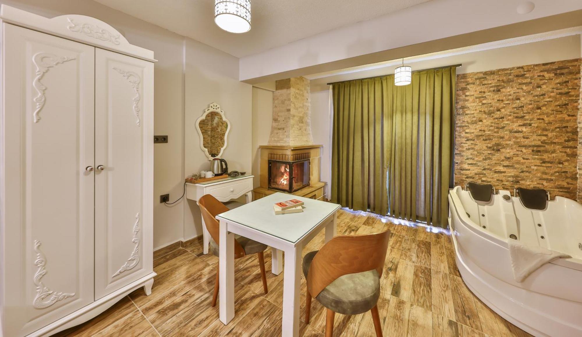 Teras Garden & Bungalow Hotel