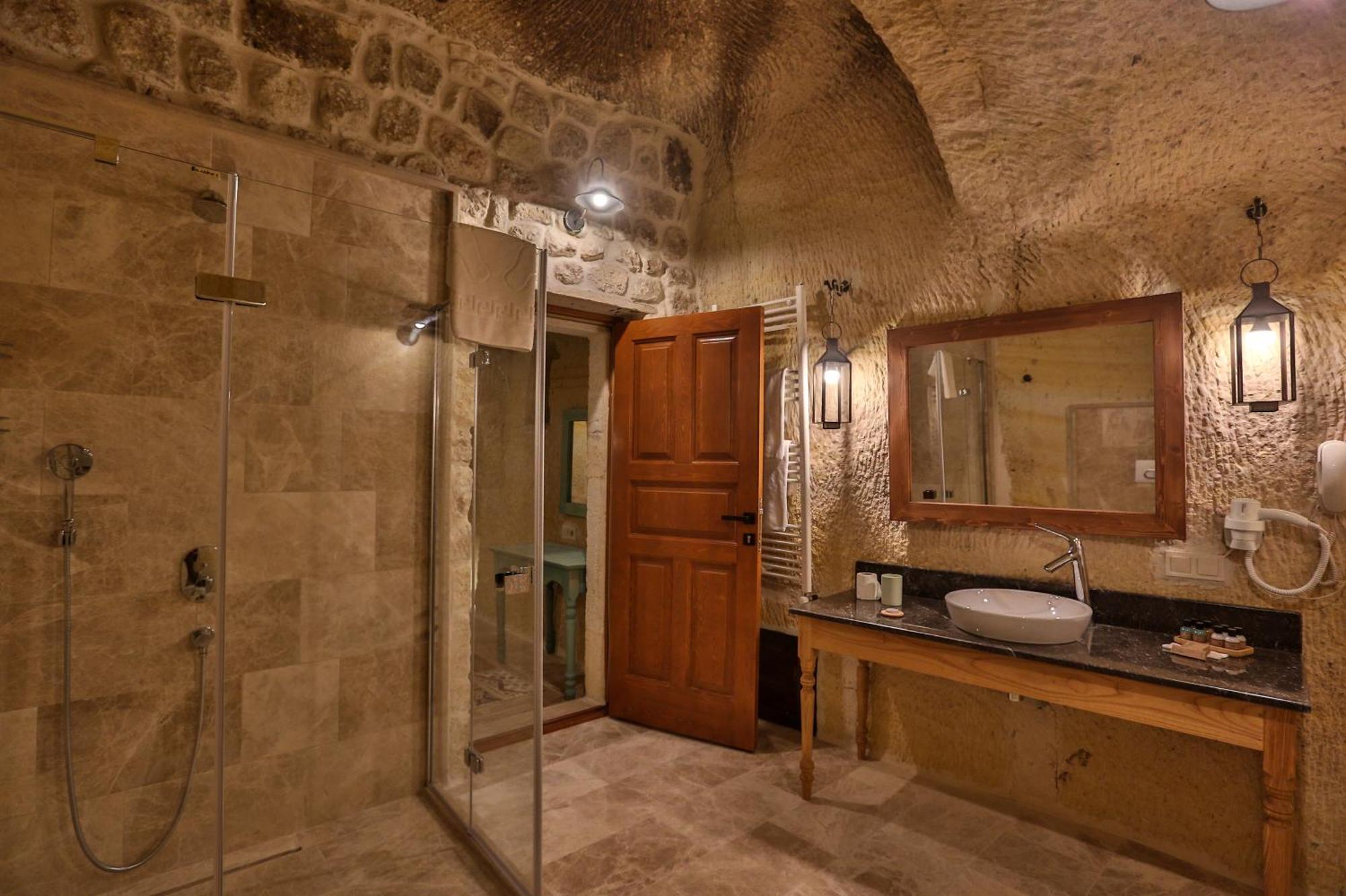 Hotel Acropolis Cave