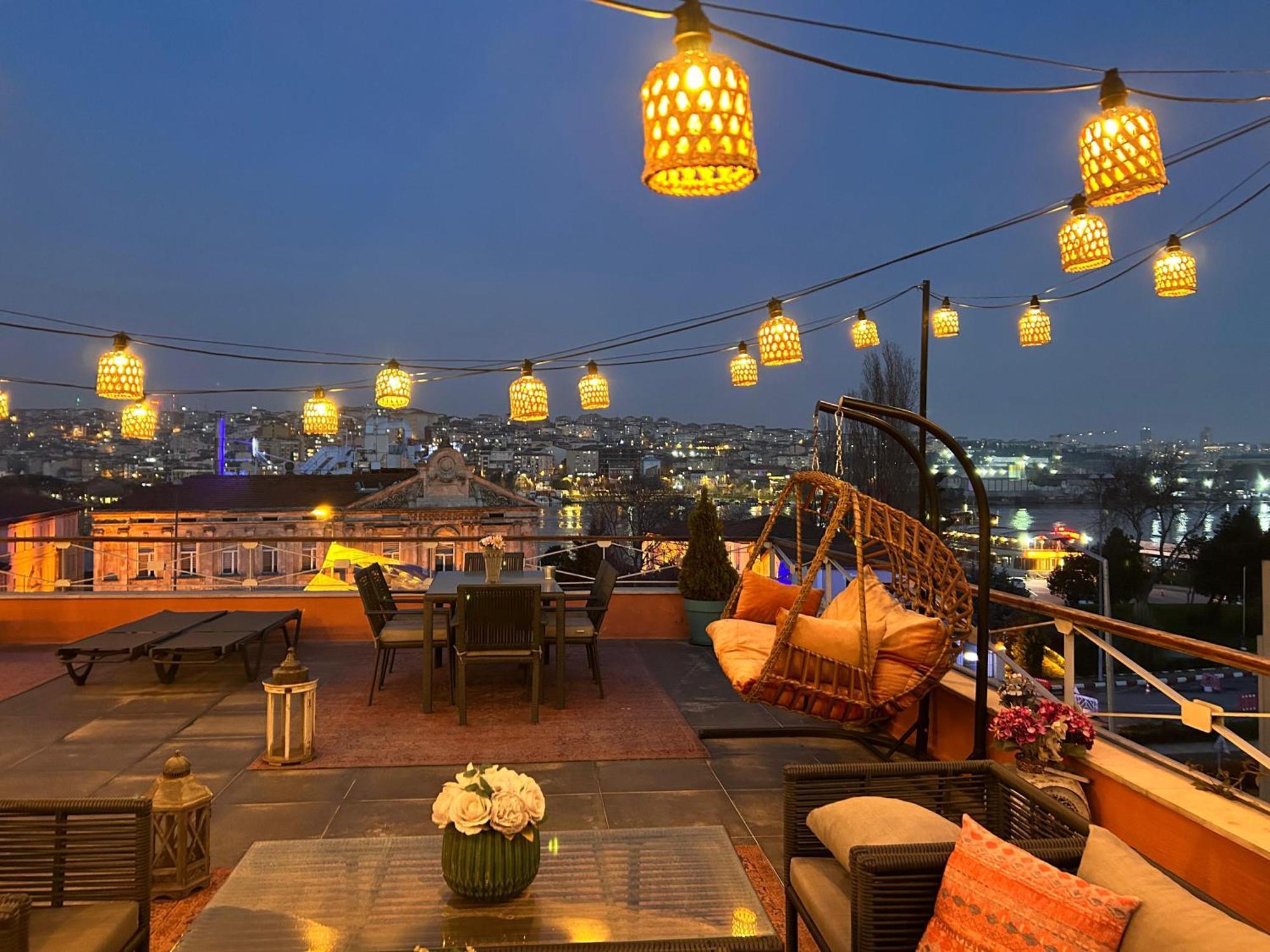 Waterfront By The Tram - Terrace With Dome & Golden Horn View In Fatih