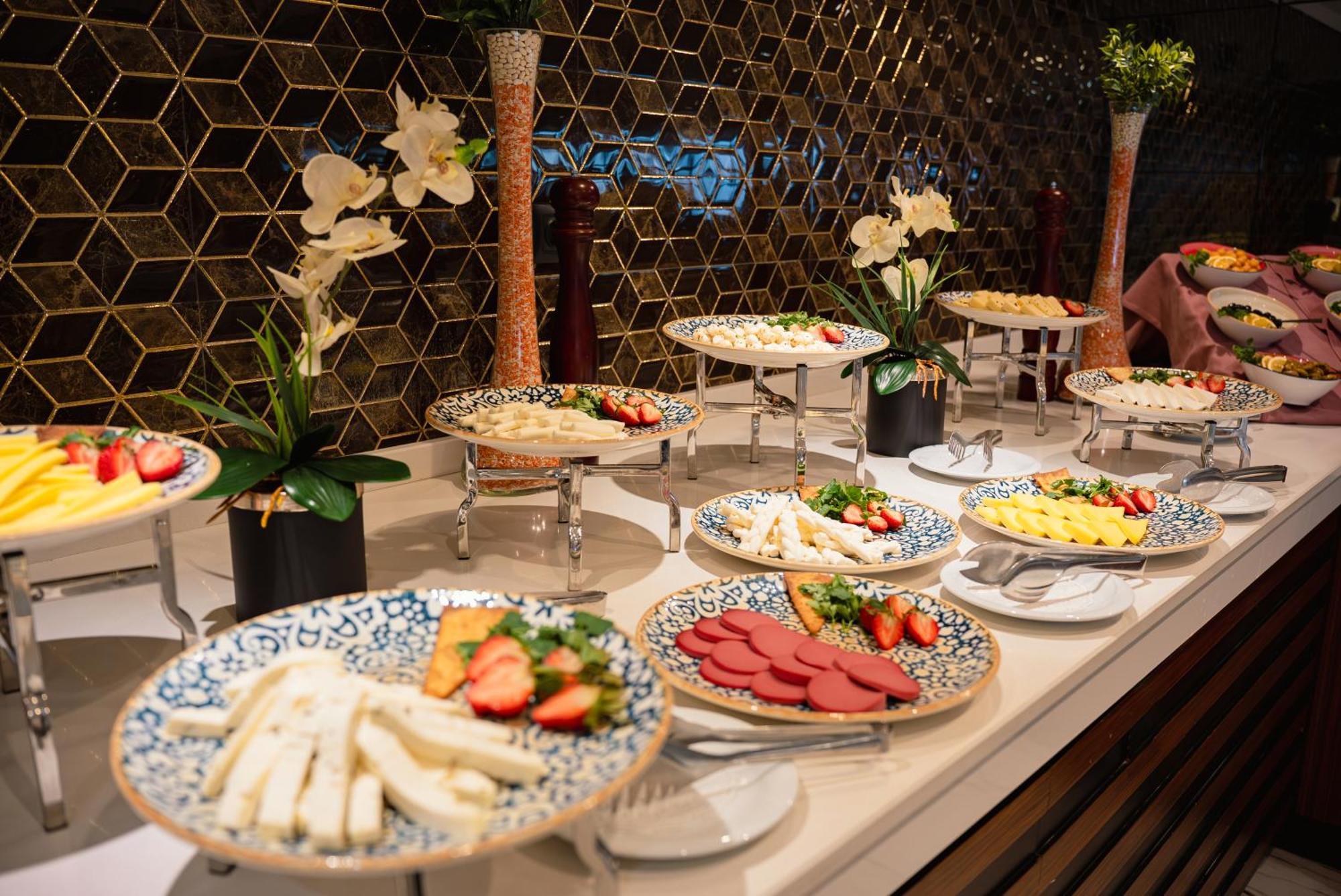 Grand Vaves Hotel