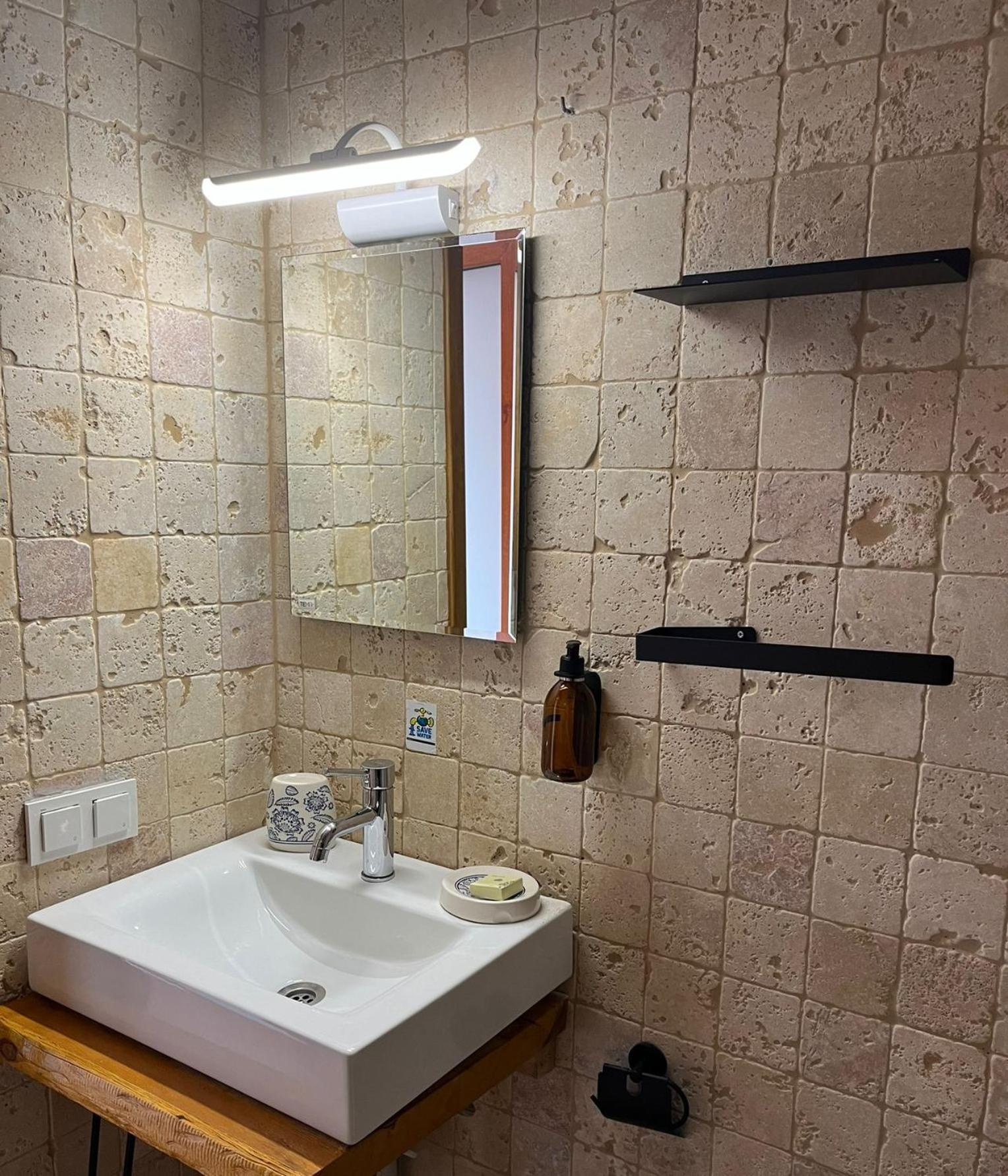 Lodge Kale - Adult Only + 15 *