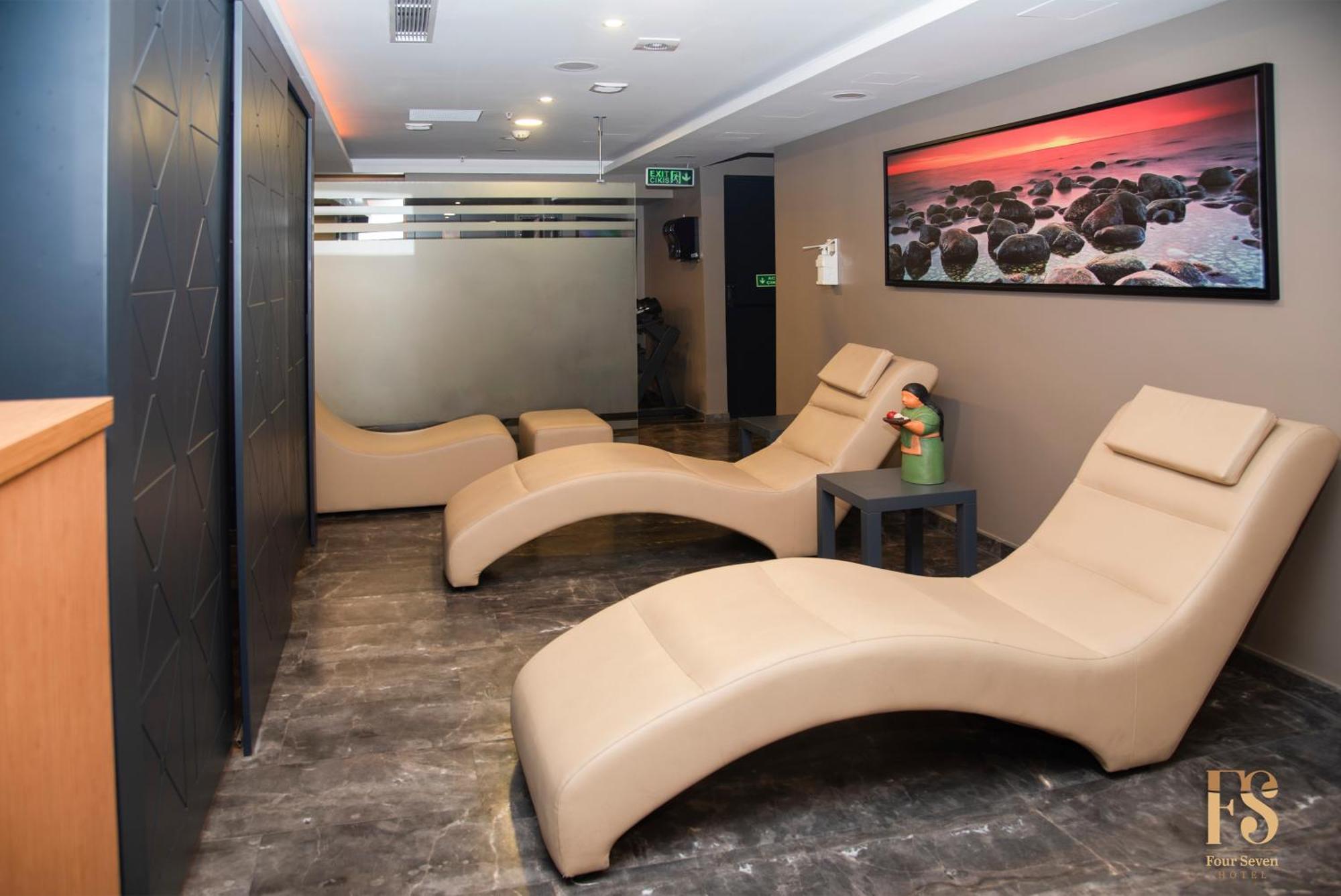 Hotel Four Seven 4*
