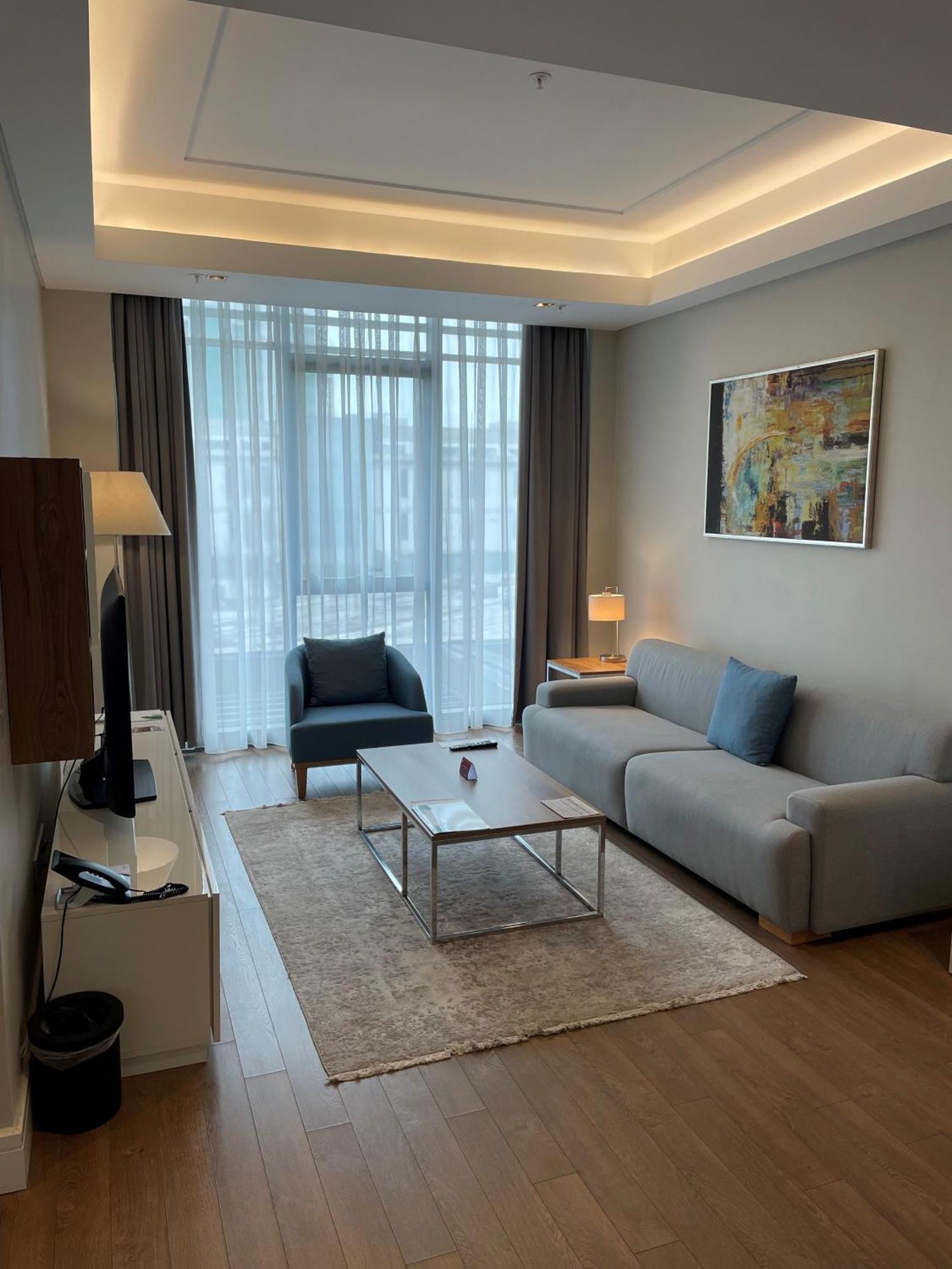 Movenpick Living West 5*
