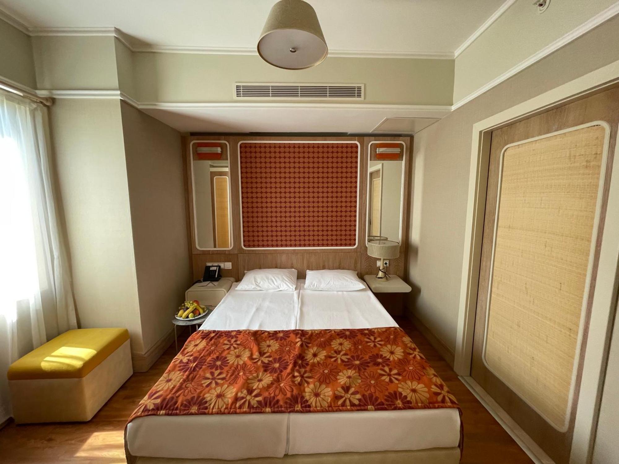 Club Grand 5* Side