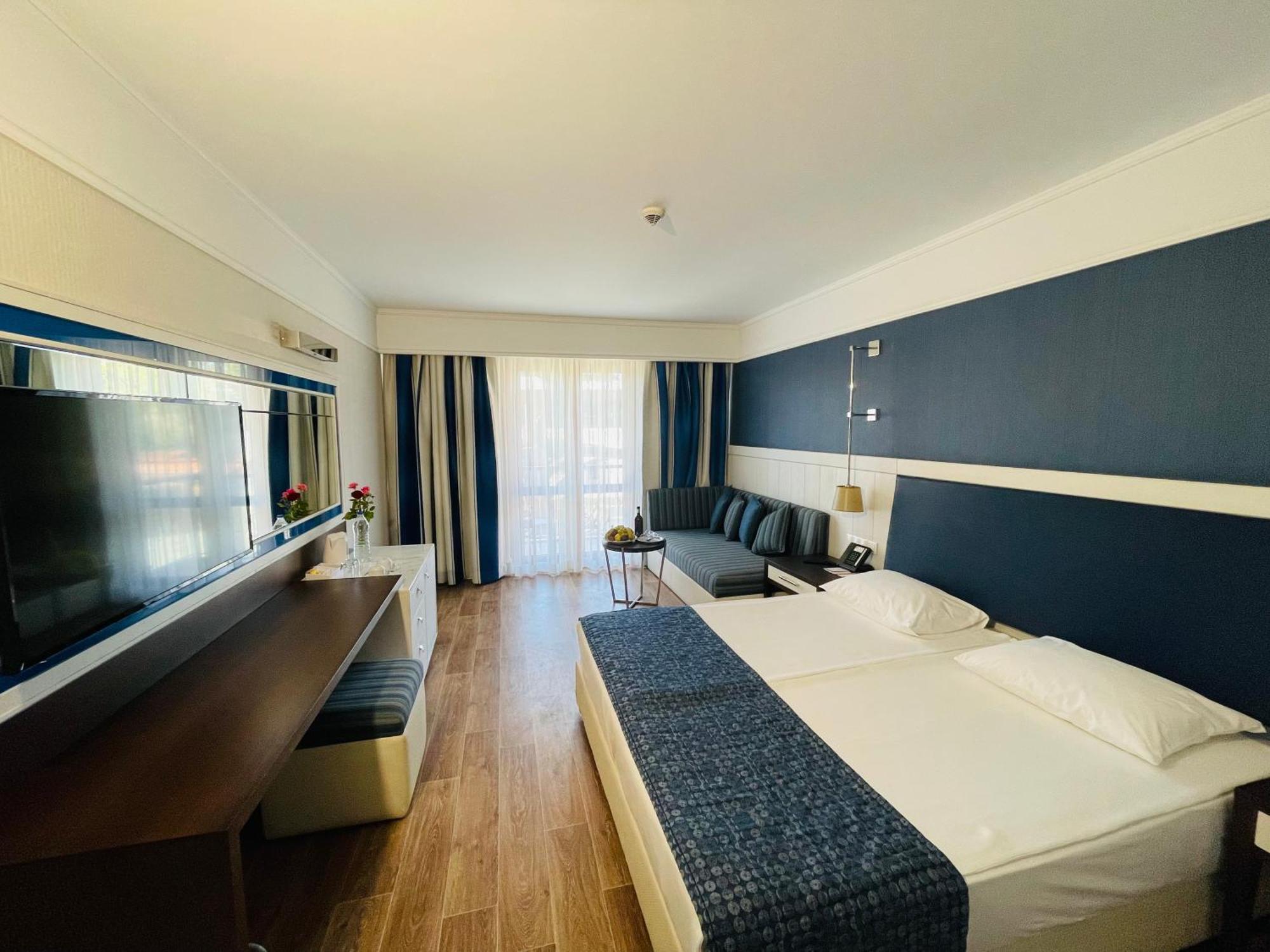 Club Grand 5* Side