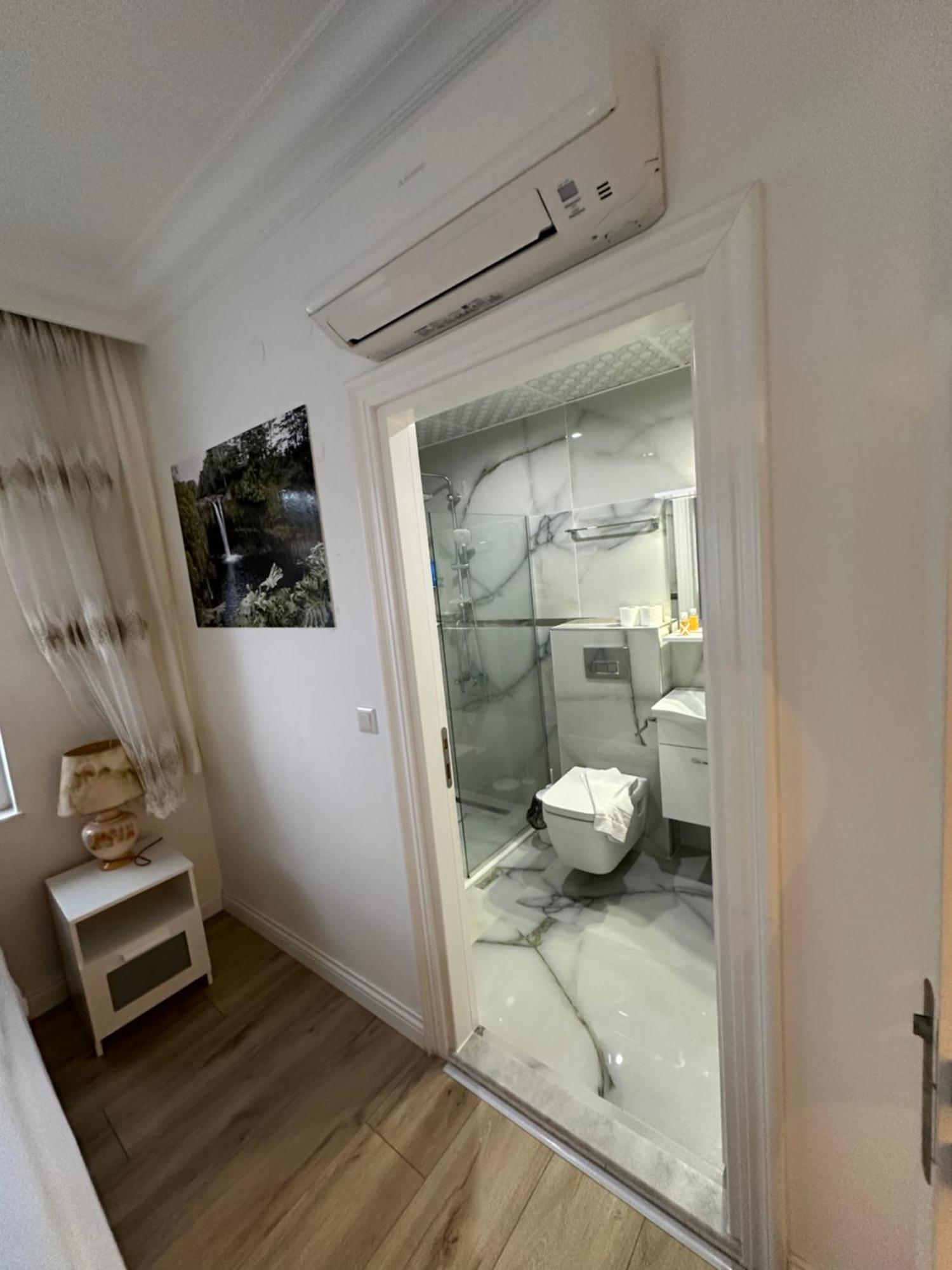 Villa Royal In Forest 3 *