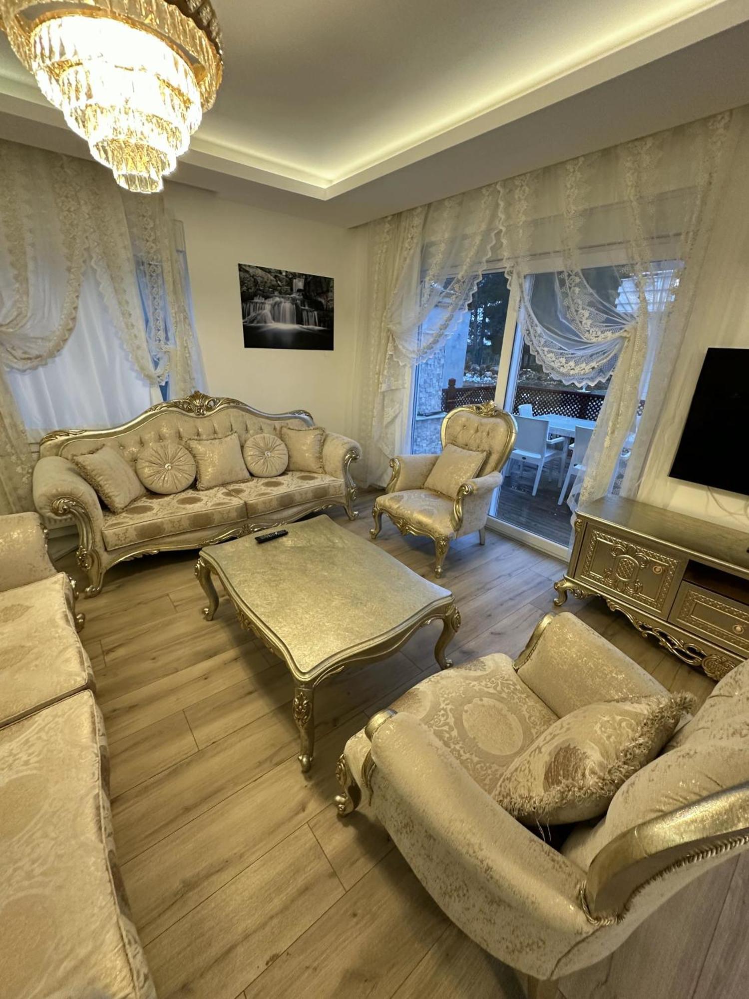 Villa Royal In Forest 3