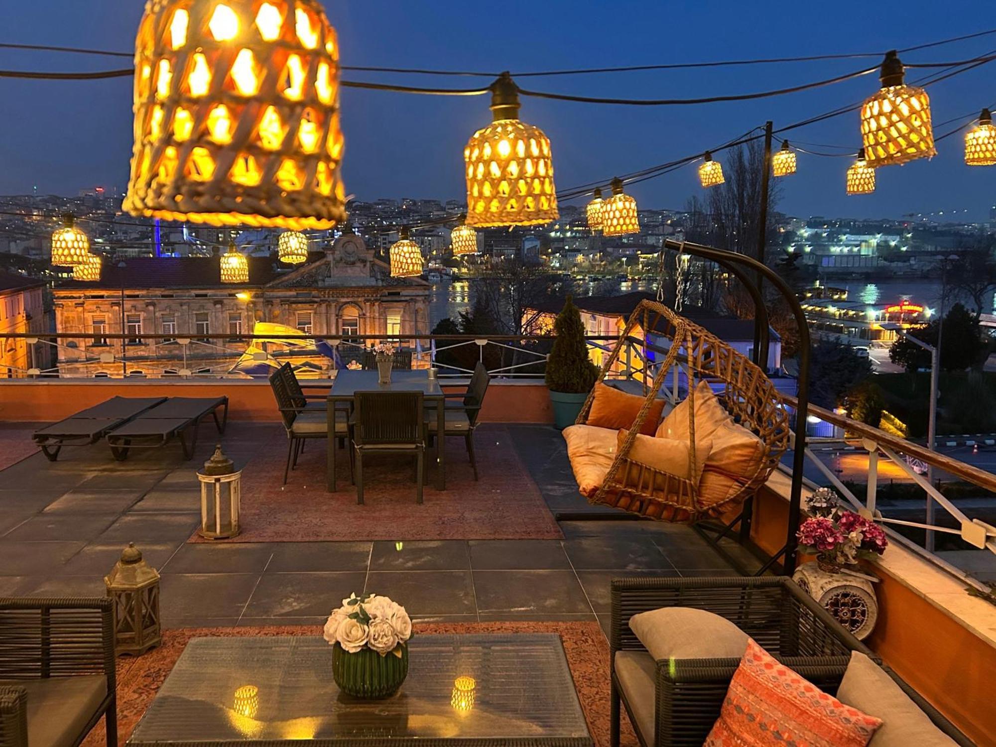 Waterfront By The Tram - Terrace With Dome & Golden Horn View In Fatih