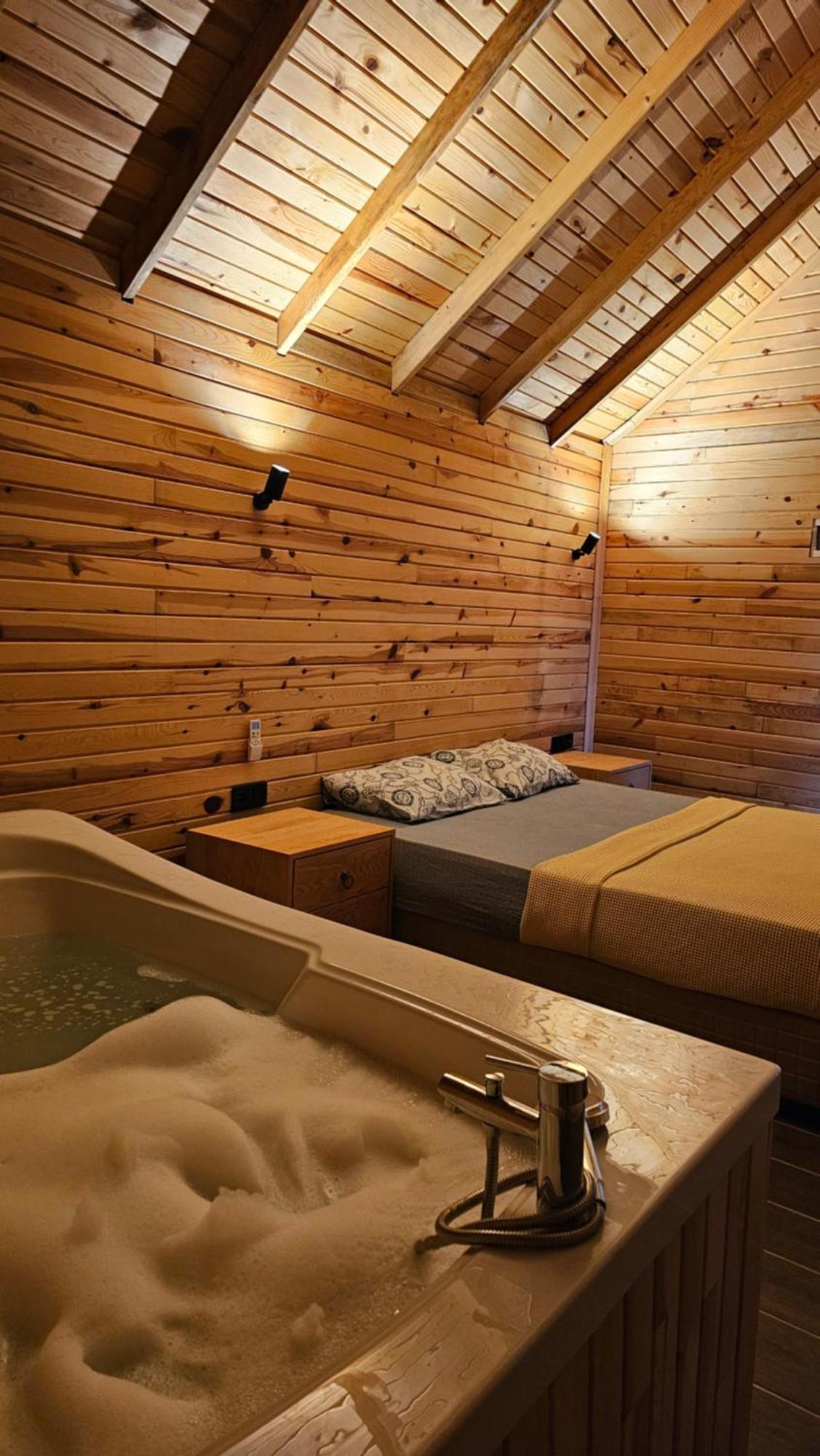 Hotel Aroma Butik 3*
