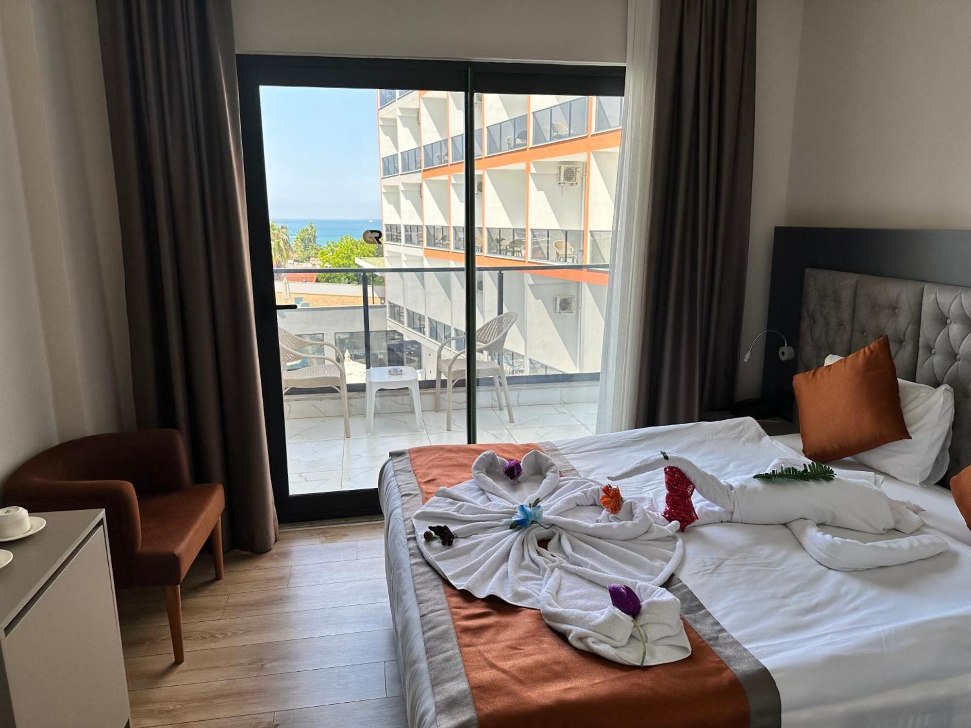 Golden Rock Hotel&spa 4* Side