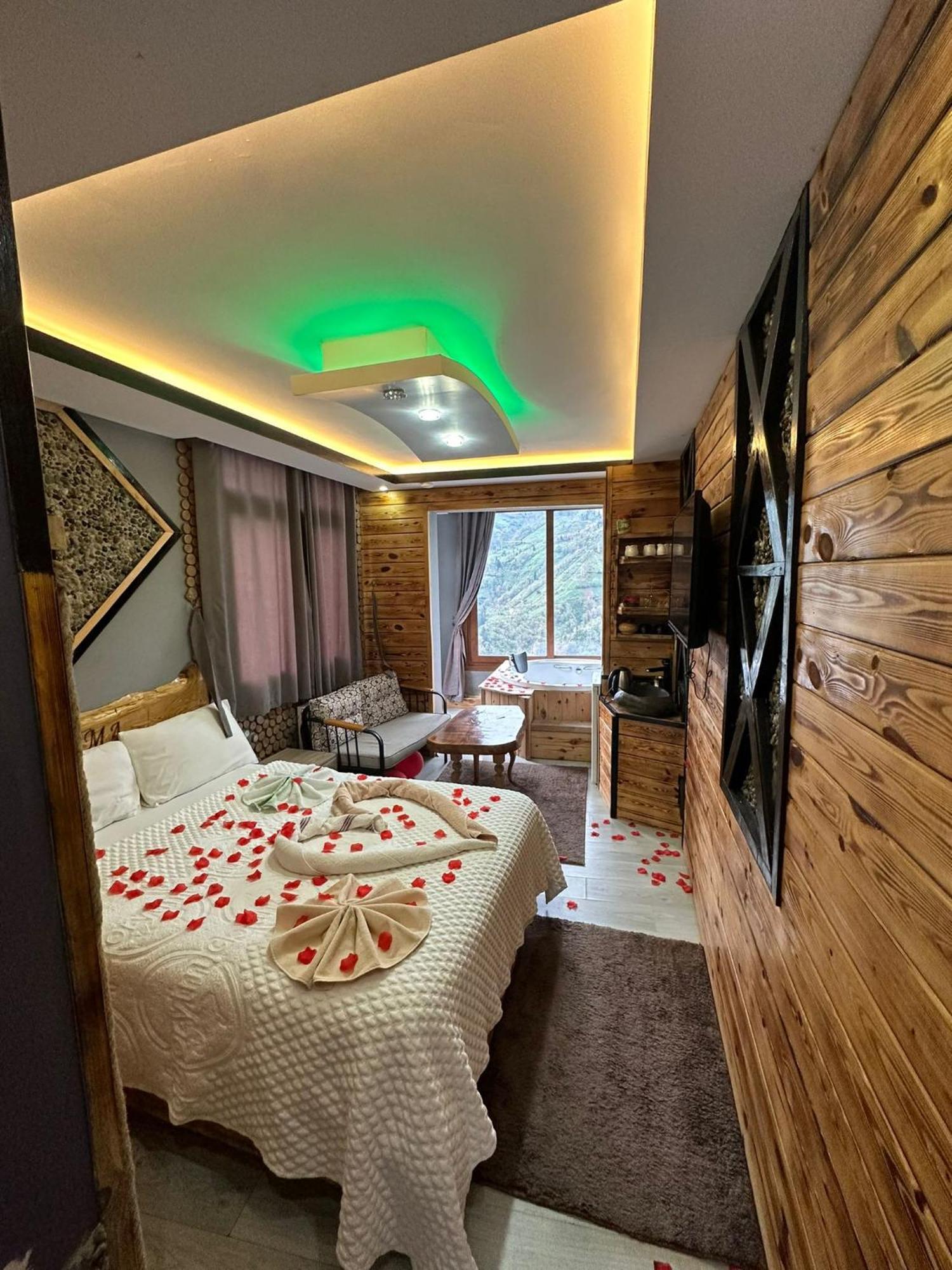 Peruma Hotel Camlihemsin