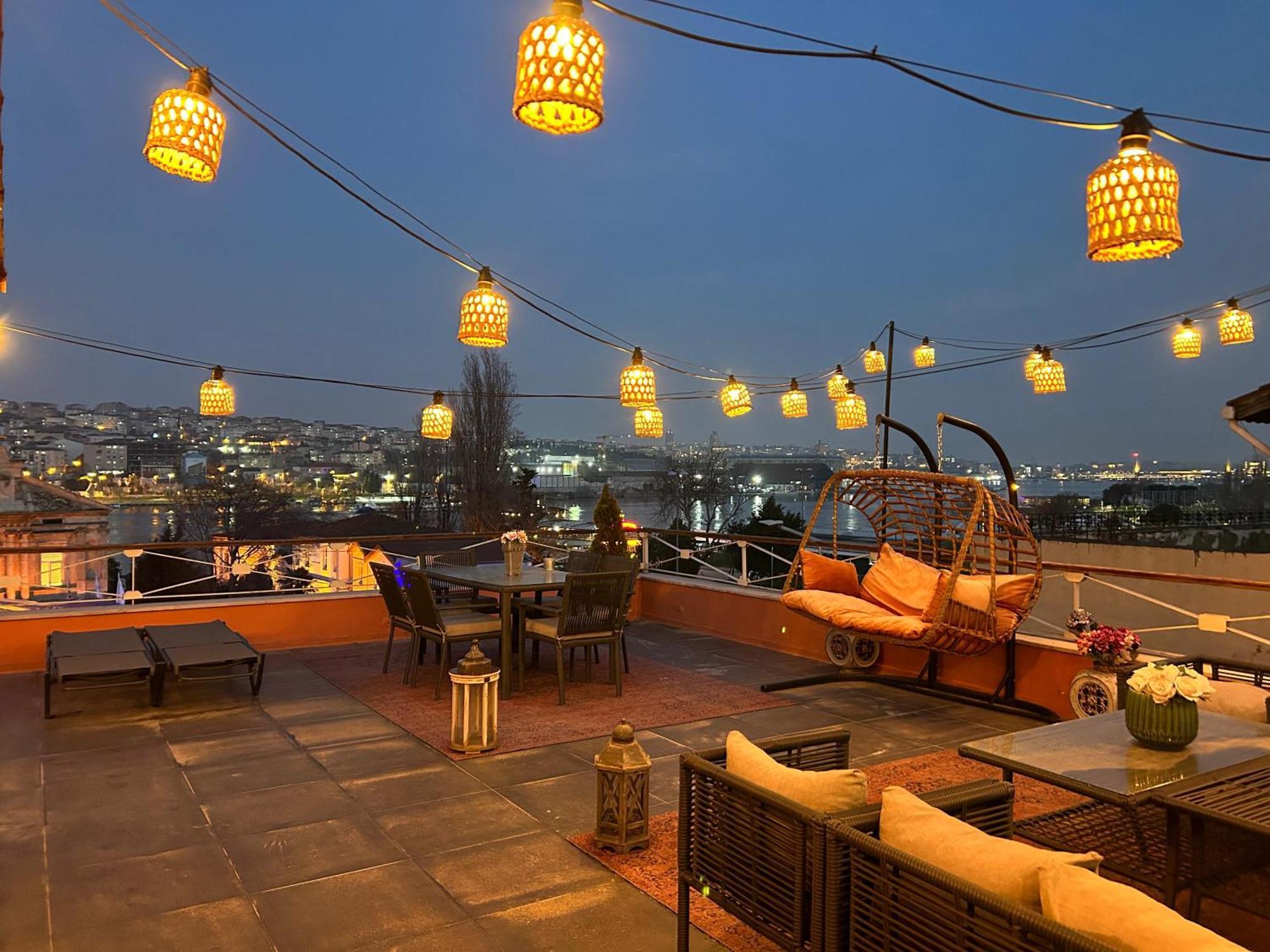 Waterfront By The Tram - Private Terrace With Dome & Golden Horn View In Fatih Holiday home *