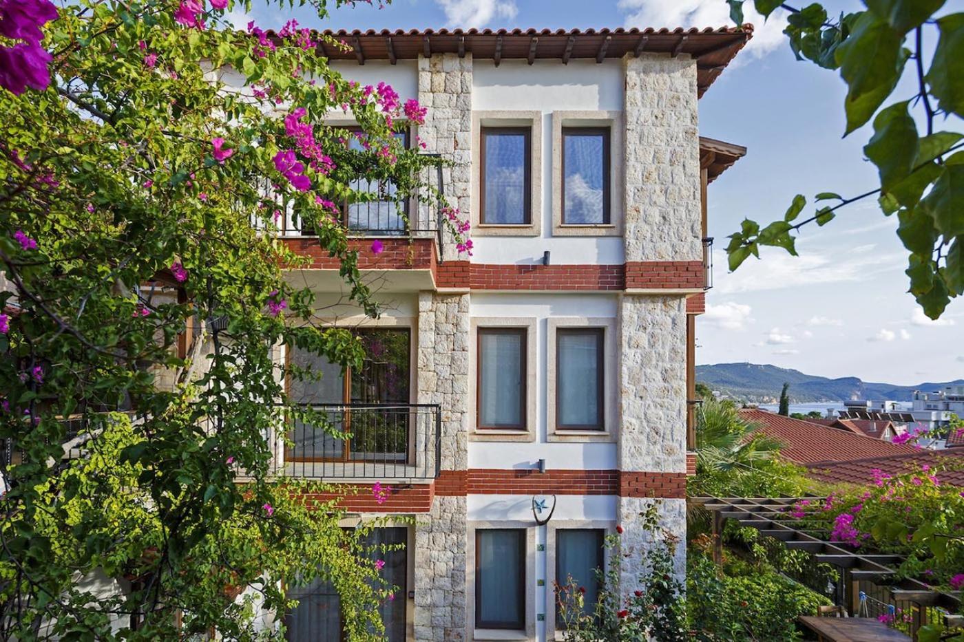 Luna Hotel