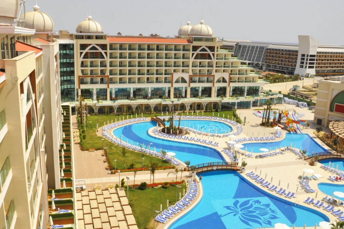 Alan Xafira Deluxe & Hotel