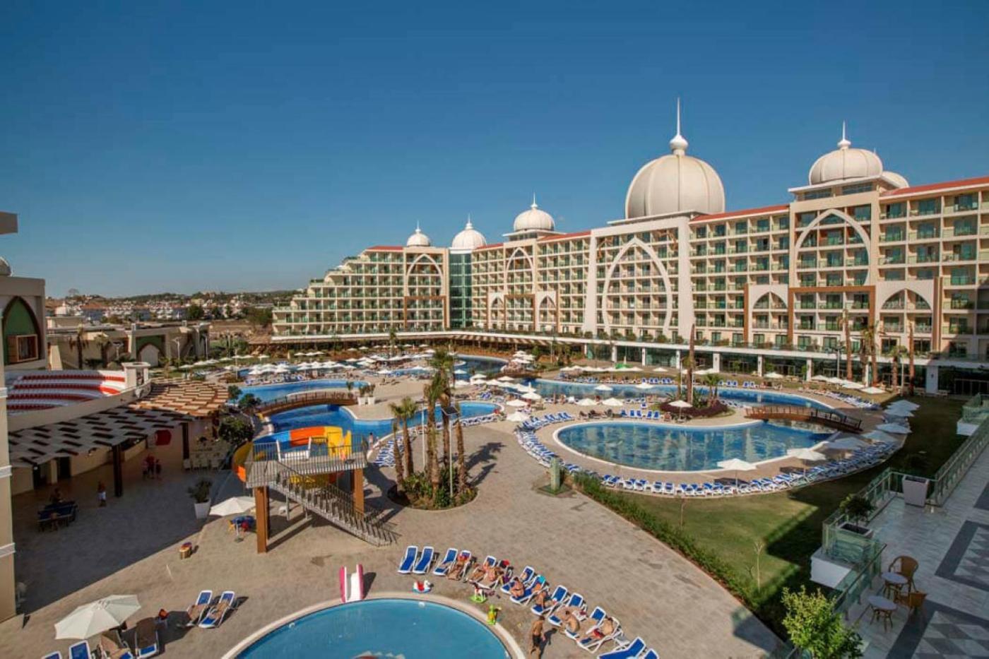 Alan Xafira Deluxe & Hotel