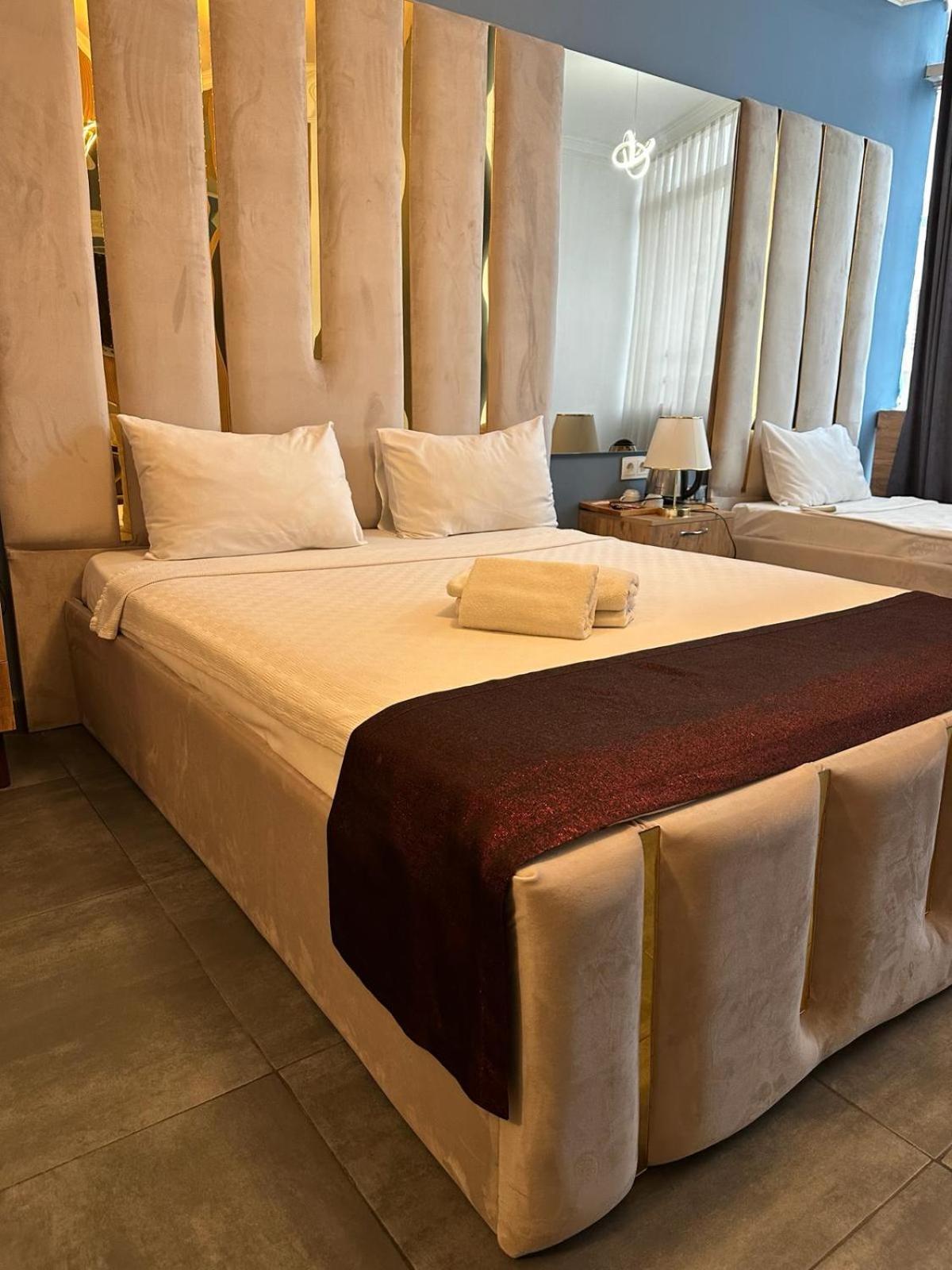 Grand Niki & Hotel