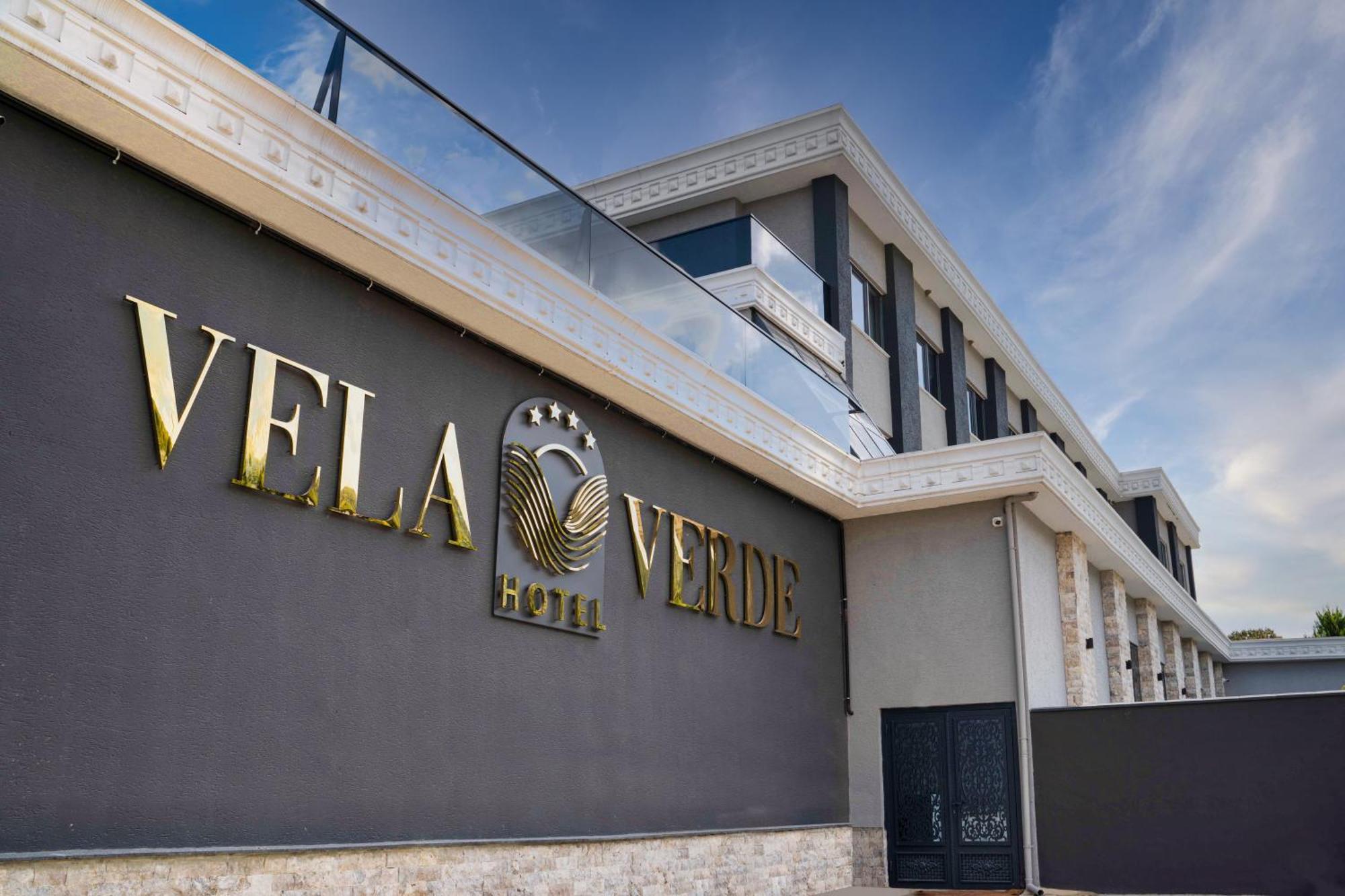 Vela & Hotel