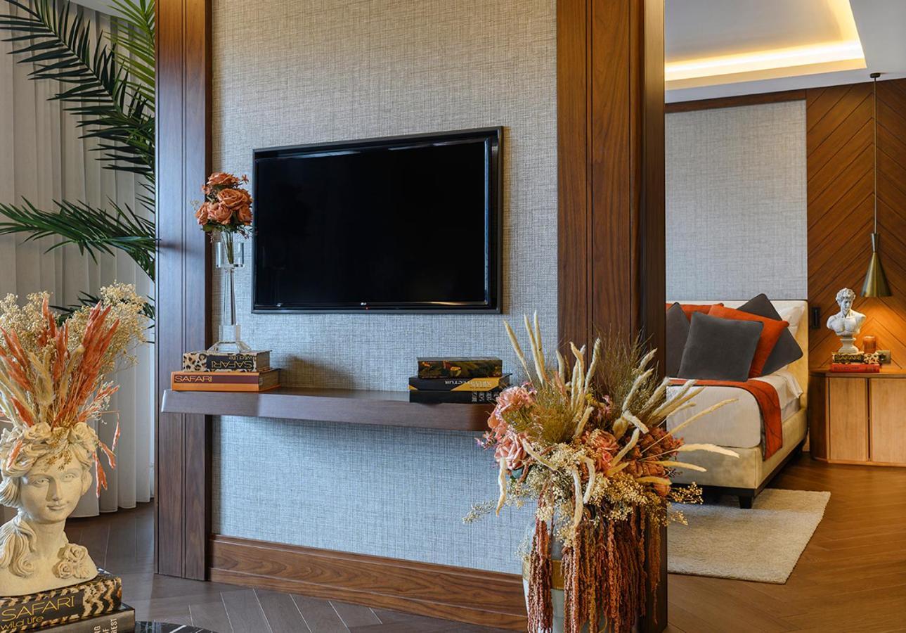 Elite World Grand Hotel 5*