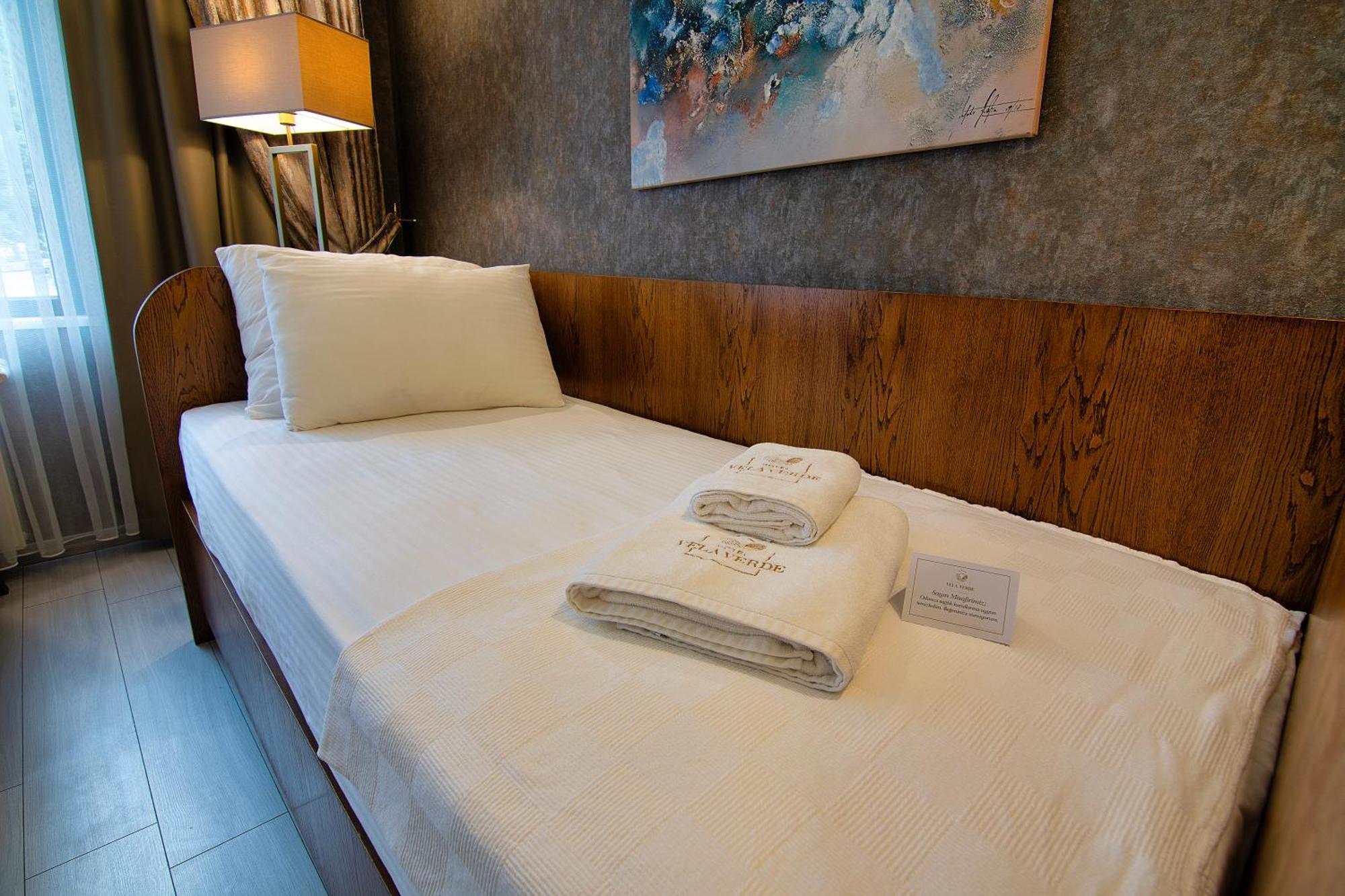 Vela & Hotel