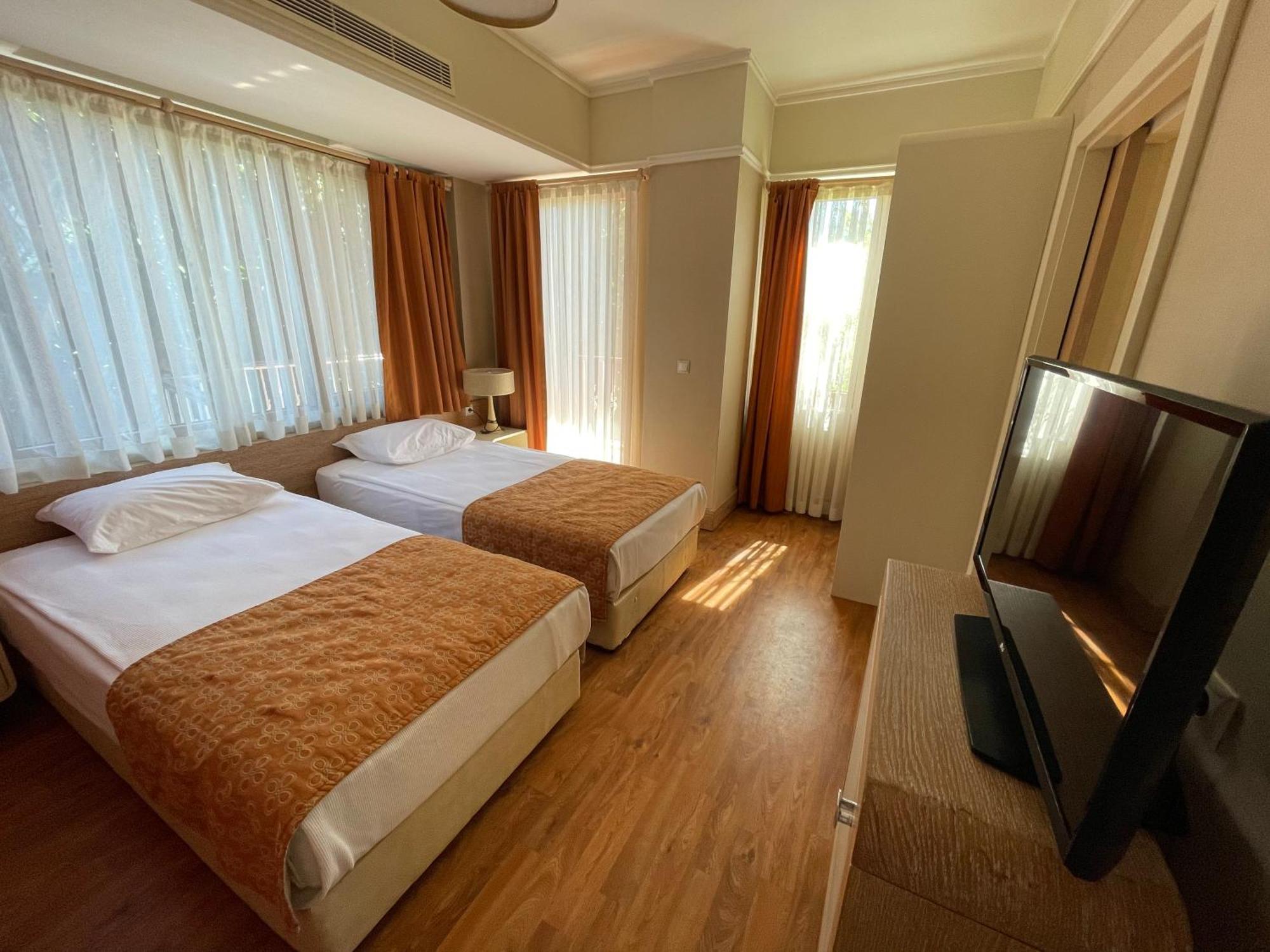 Club Grand 5* Side