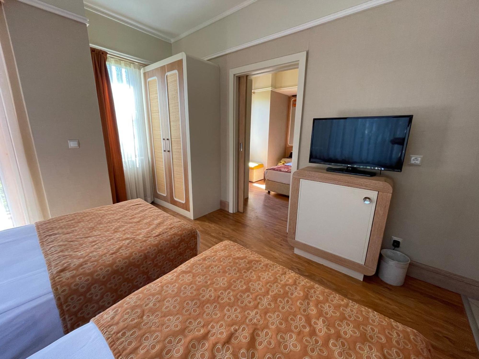 Club Grand Hotel Side